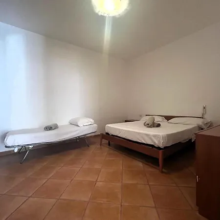 Cuttin's House - Only Teeneger Apartment