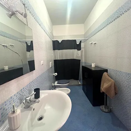 Apartment Cuttin's House - Only Teeneger Gallipoli