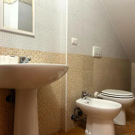 Cuttin's House - Only Teeneger Apartment *
